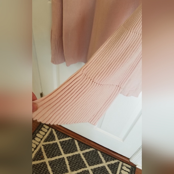 Vince Camuto Modal Blend Top Ribbed Bell Long Sleeves Size Medium Pink - Picture 4 of 14